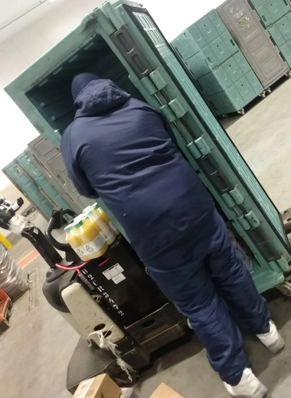 Time AJA Serviços comemorando resultados